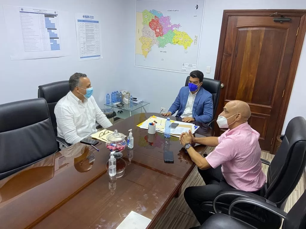 Alcalde de Bayaguana trata con INAPA sobre construcción planta de agua