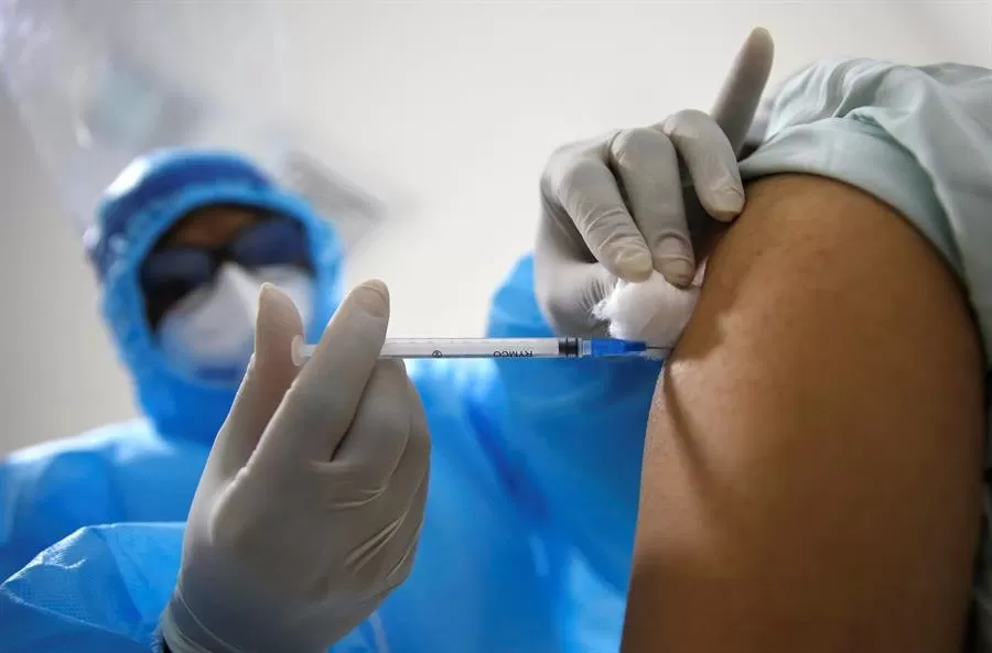 Otra pandemia: Robos, listas VIP y fraudes en la vacunación