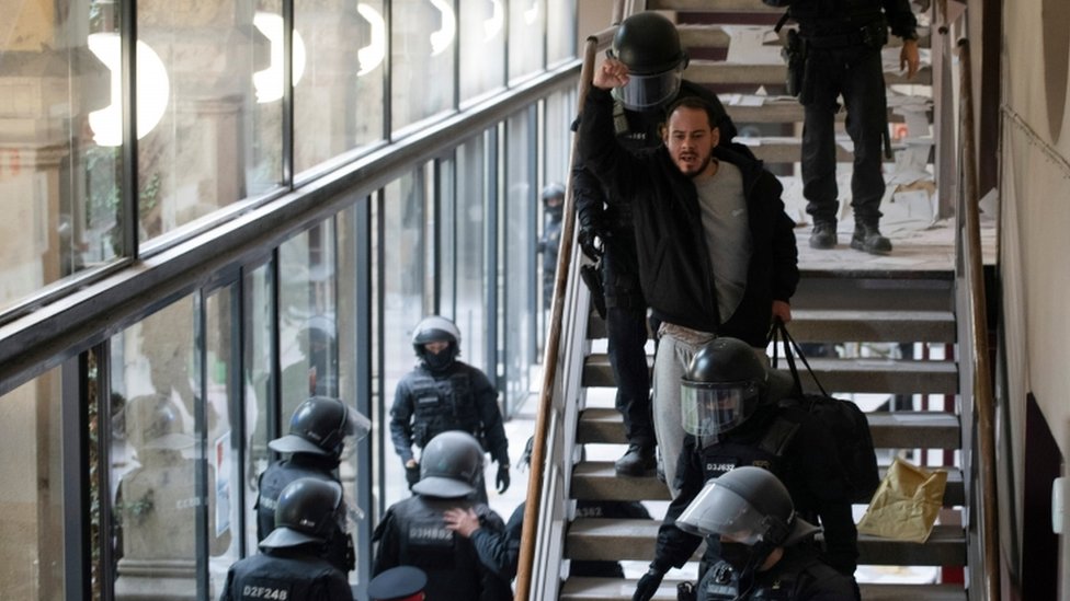 Pablo Hasél, el rapero condenado a prisión en España por injuriar a la monarquía y enaltecer el terrorismo