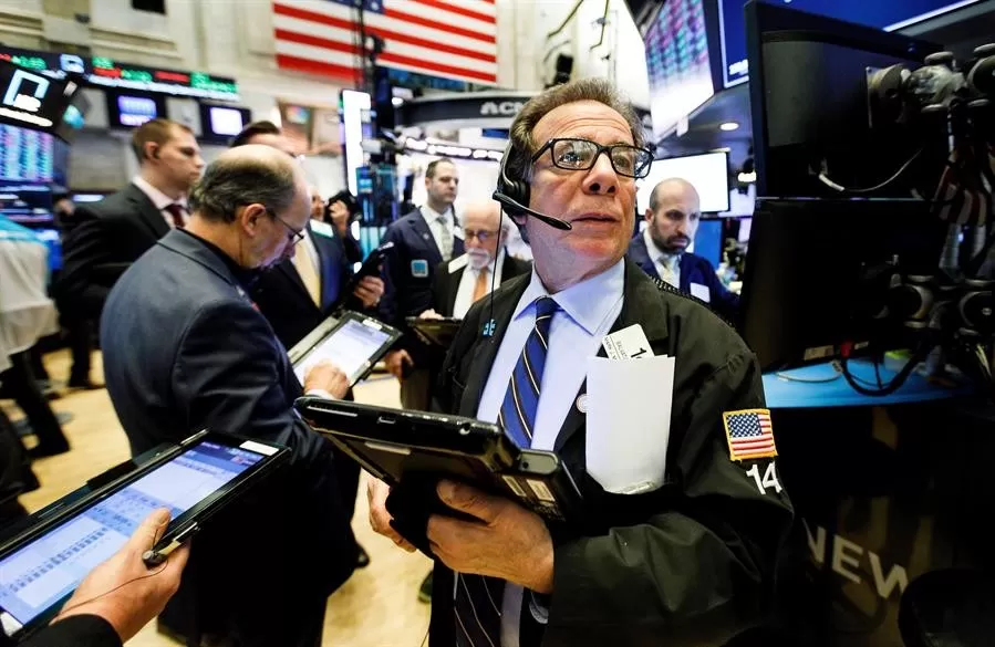 Wall Street cierra con triple récord impulsado por expectativas de estímulo