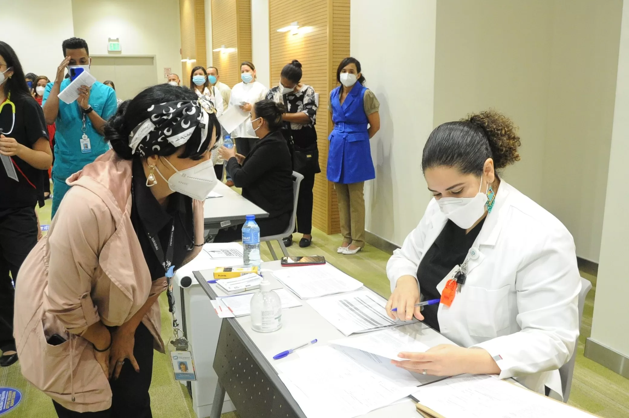 Ministerio de Salud empieza vacunación contra COVID-19 en CEDIMAT