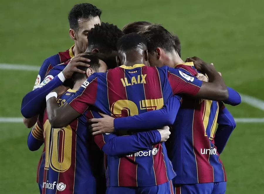 Dobletes de Messi y Trincao en goleada del Barcelona