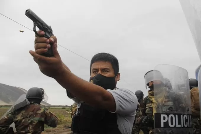 Gran premio de periodismo de Perú para foto que reveló asesinato de policía