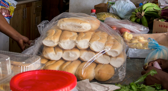 Panaderos deciden mantener el precio del pan