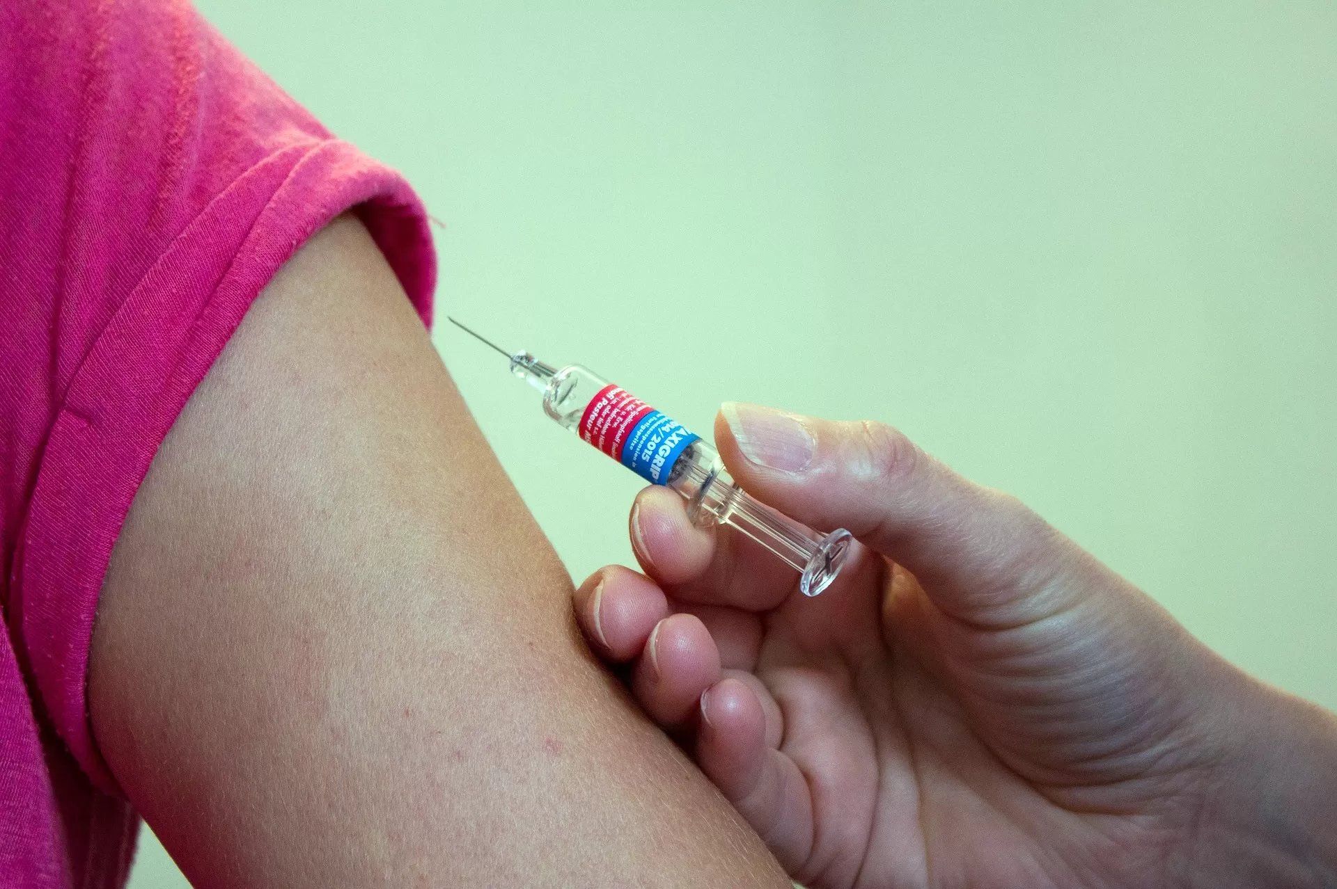 Las 768 mil vacunas chinas llegarán este martes al país