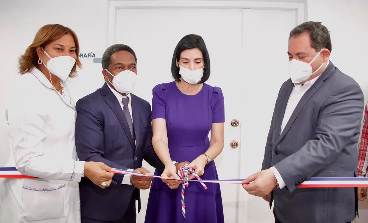 Inauguran sala Mamografía en el Hospital Doctora Evangelina Rodríguez es inaugurada
