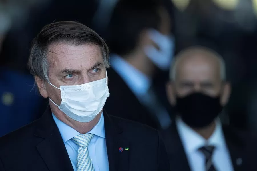 Bolsonaro no acata orden judicial y aviva crisis en el año electoral