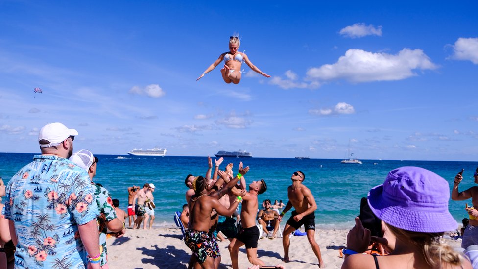 Coronavirus en Estados Unidos: la preocupación que causa el descontrol del spring break en Miami Beach, donde parece que no hay covid