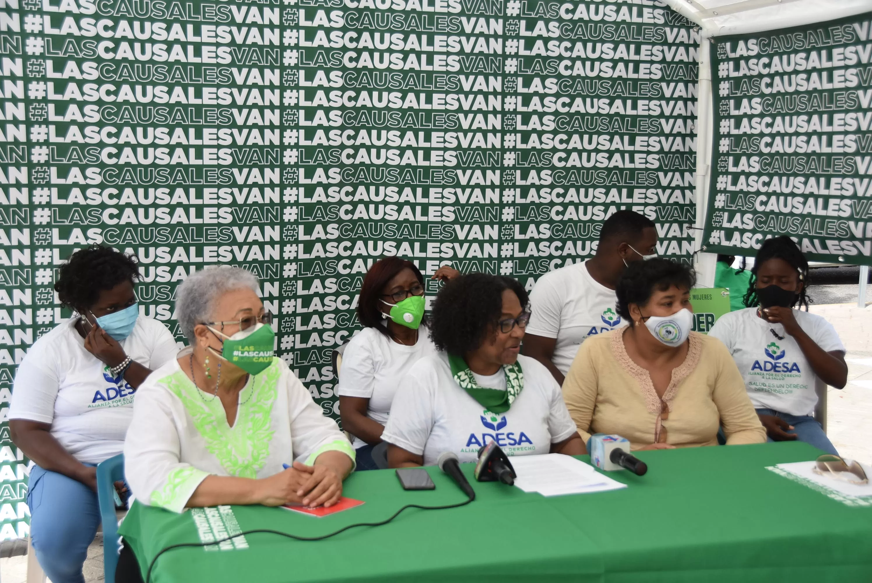Organizaciones refuerzan apoyo a las tres causales en campamento frente al Palacio