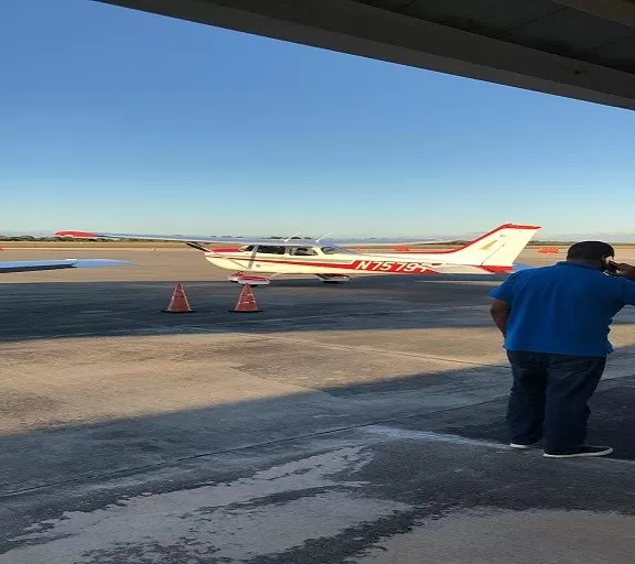 Abogado denuncia agentes DNCD retienen avión privado en La Romana sin autorización judicial