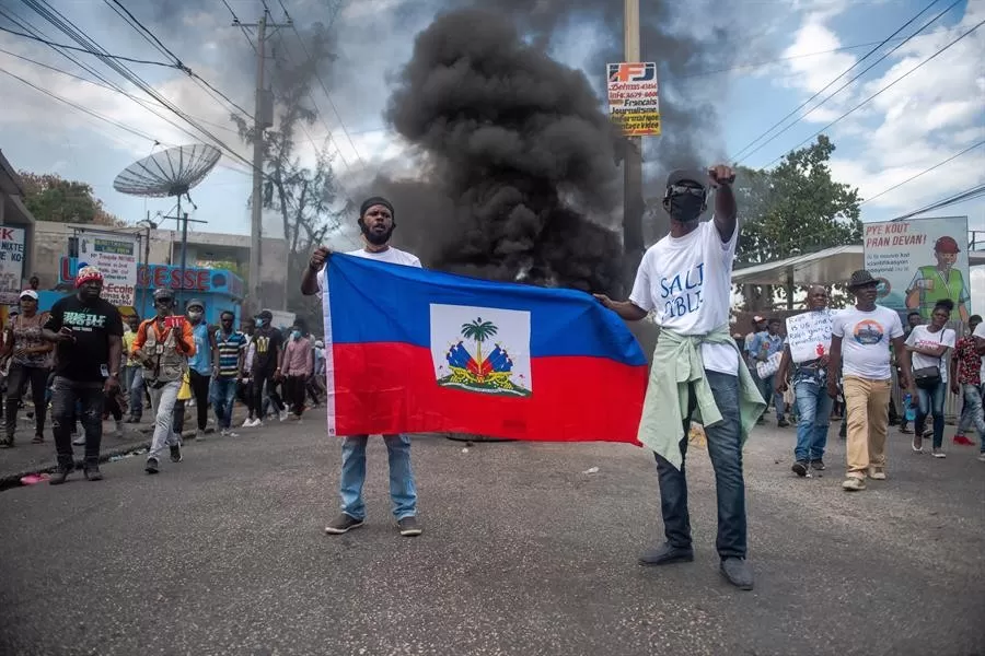 Policías haitianos exigen en las calles dimisión de su comandante