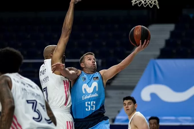 Dominicano Delgado y Barea dan un balsámico al Estudiantes