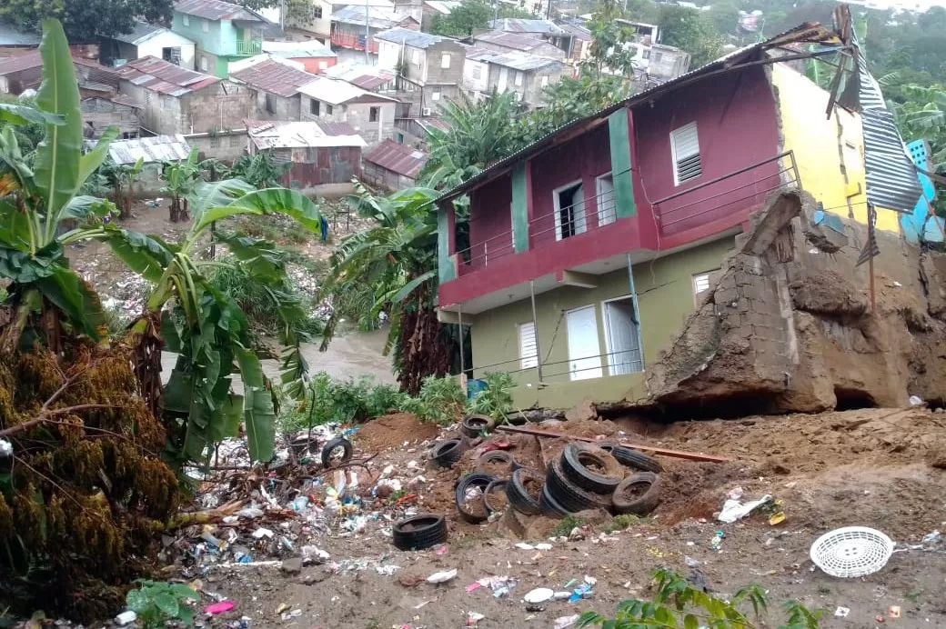 Defensa Civil en Santiago reporta inundaciones y derrumbes por las lluvias