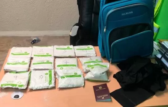 Detienen mujer con 5 kilos de drogas en aeropuerto de Punta Cana