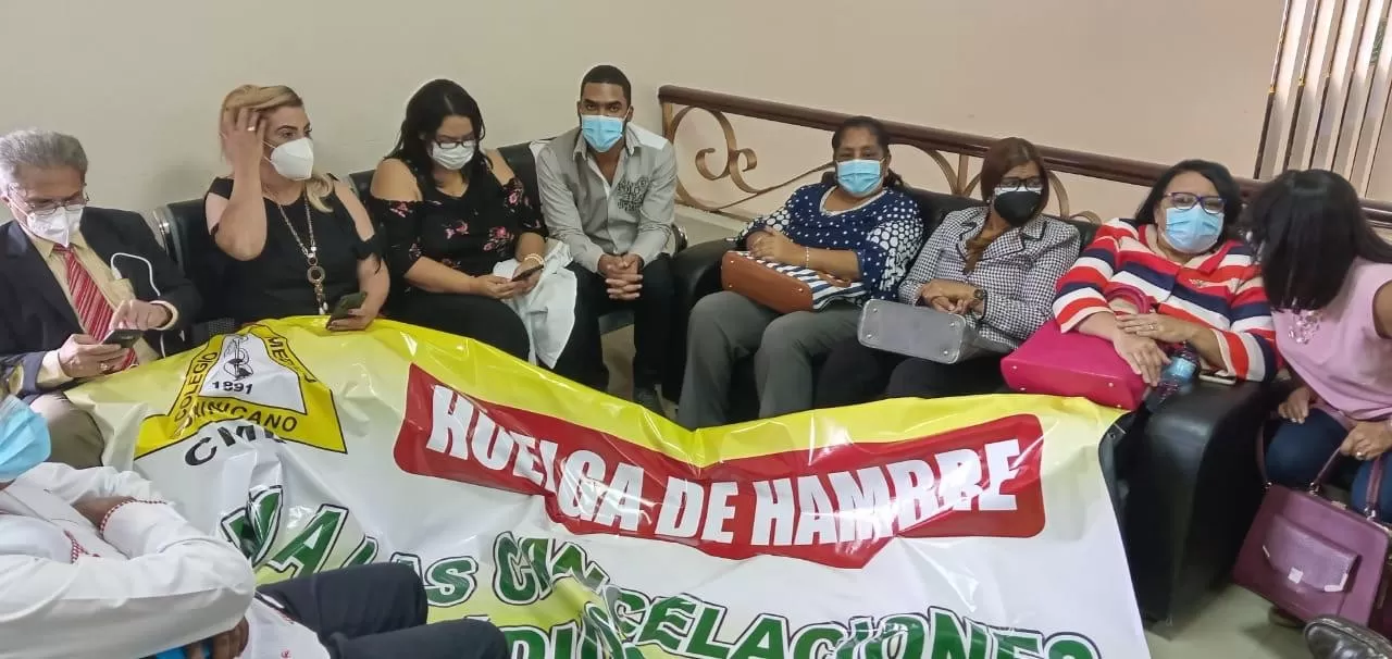 Médicos llegan a un acuerdo con Salud Pública; levantan huelga de hambre