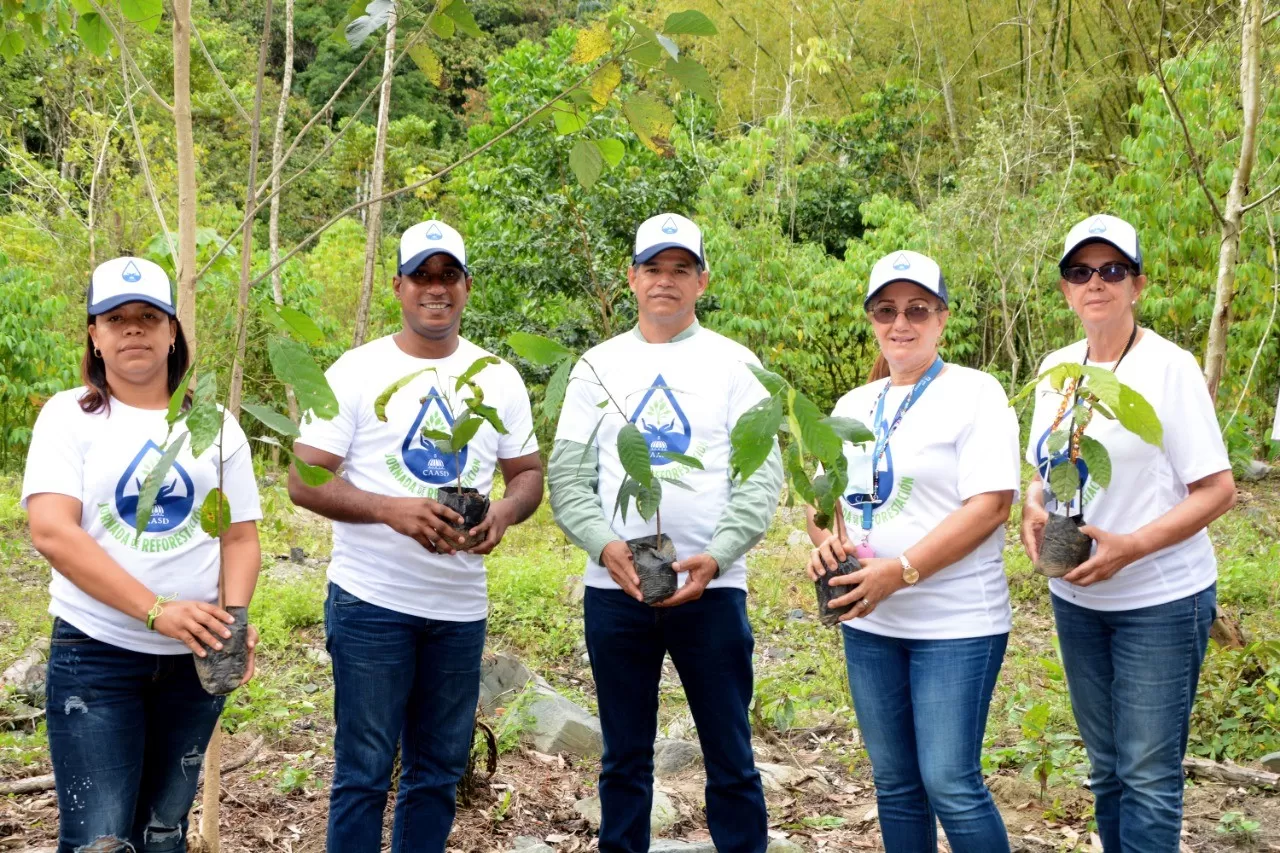 CAASD reforesta en acueducto Duey