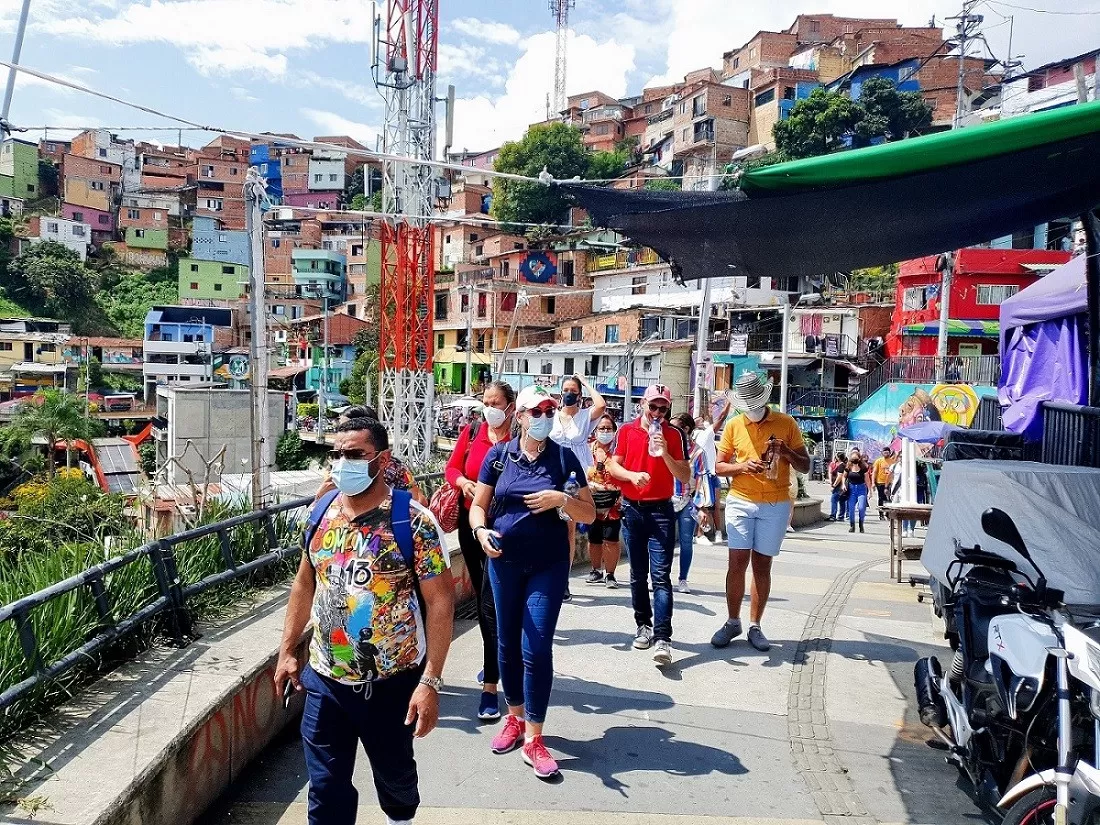 Comuna 13 de Medellín: De lugar más violento del mundo a modelo de transformación urbana y turística