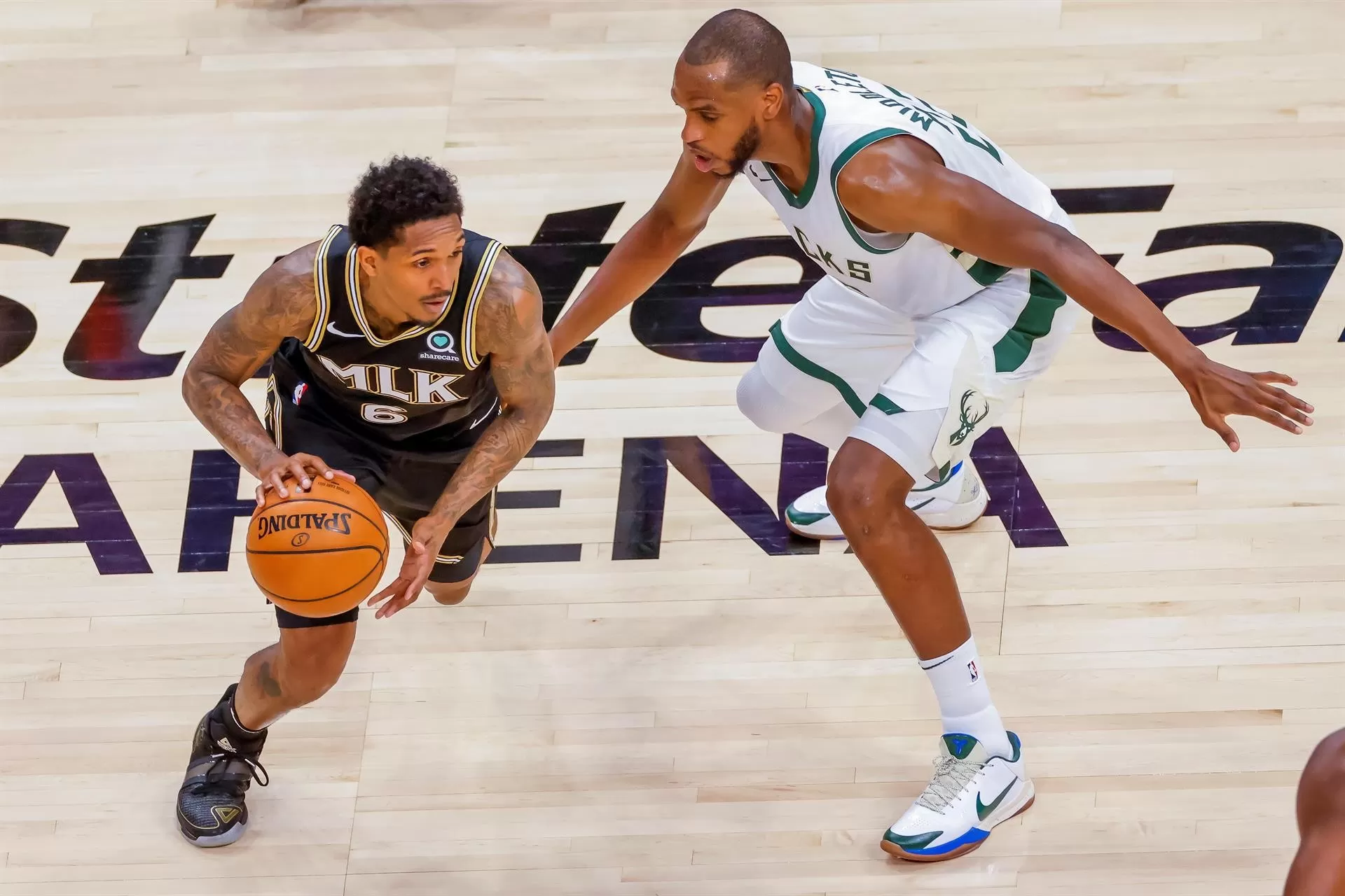 Ayton destaca entre avances de los Warriors y Celtics