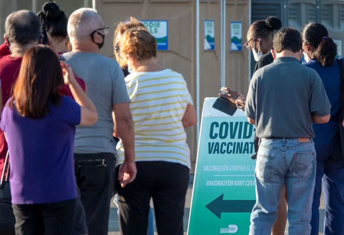 Ciudad de Miami-Dade da marcha atrás en oferta de vacunas a turistas