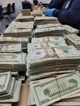 Hallan en Puerto Rico US$348 mil en efectivo escondidos con destino a RD