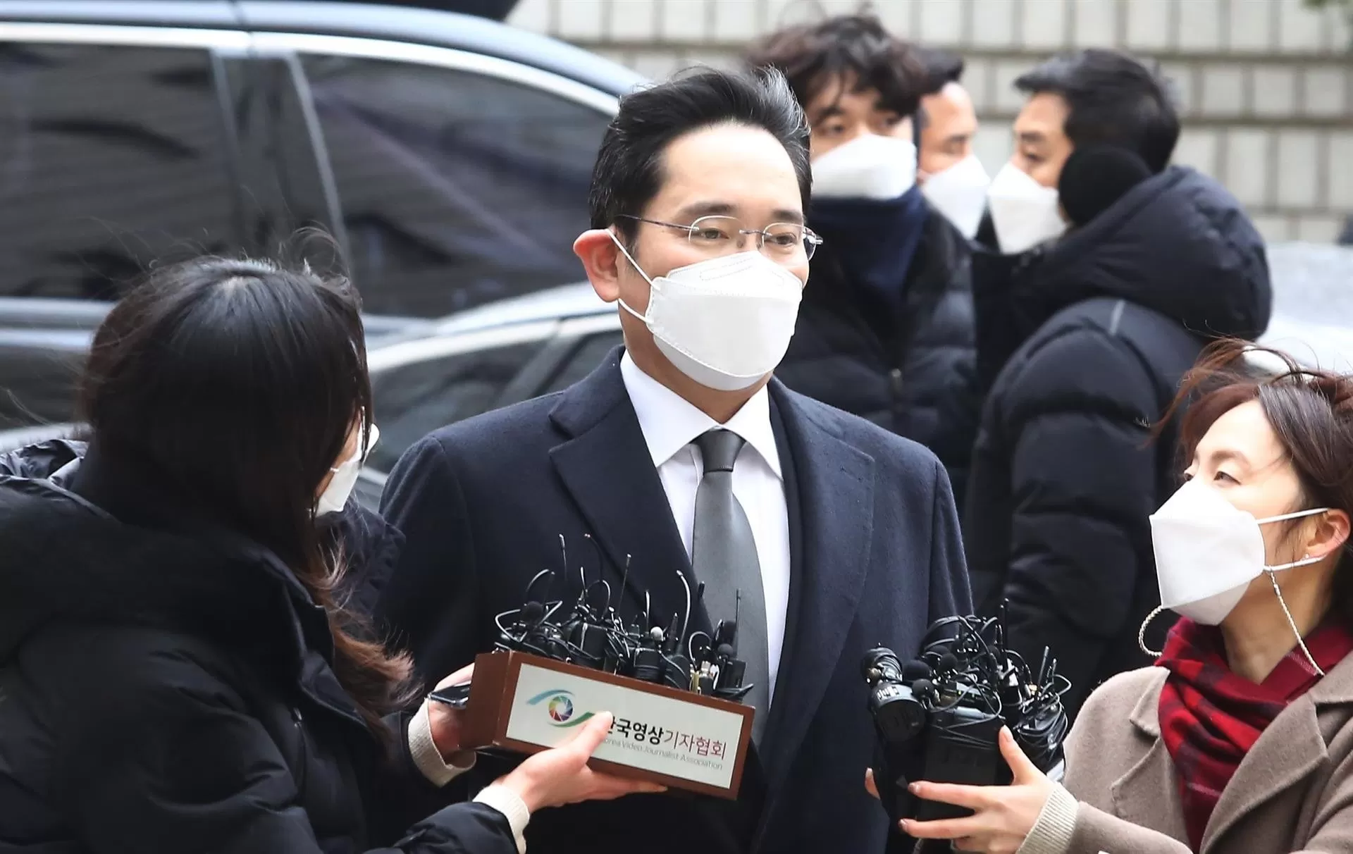 Empresarios piden sacar de la cárcel a líder de Samsung ante escasez de chips