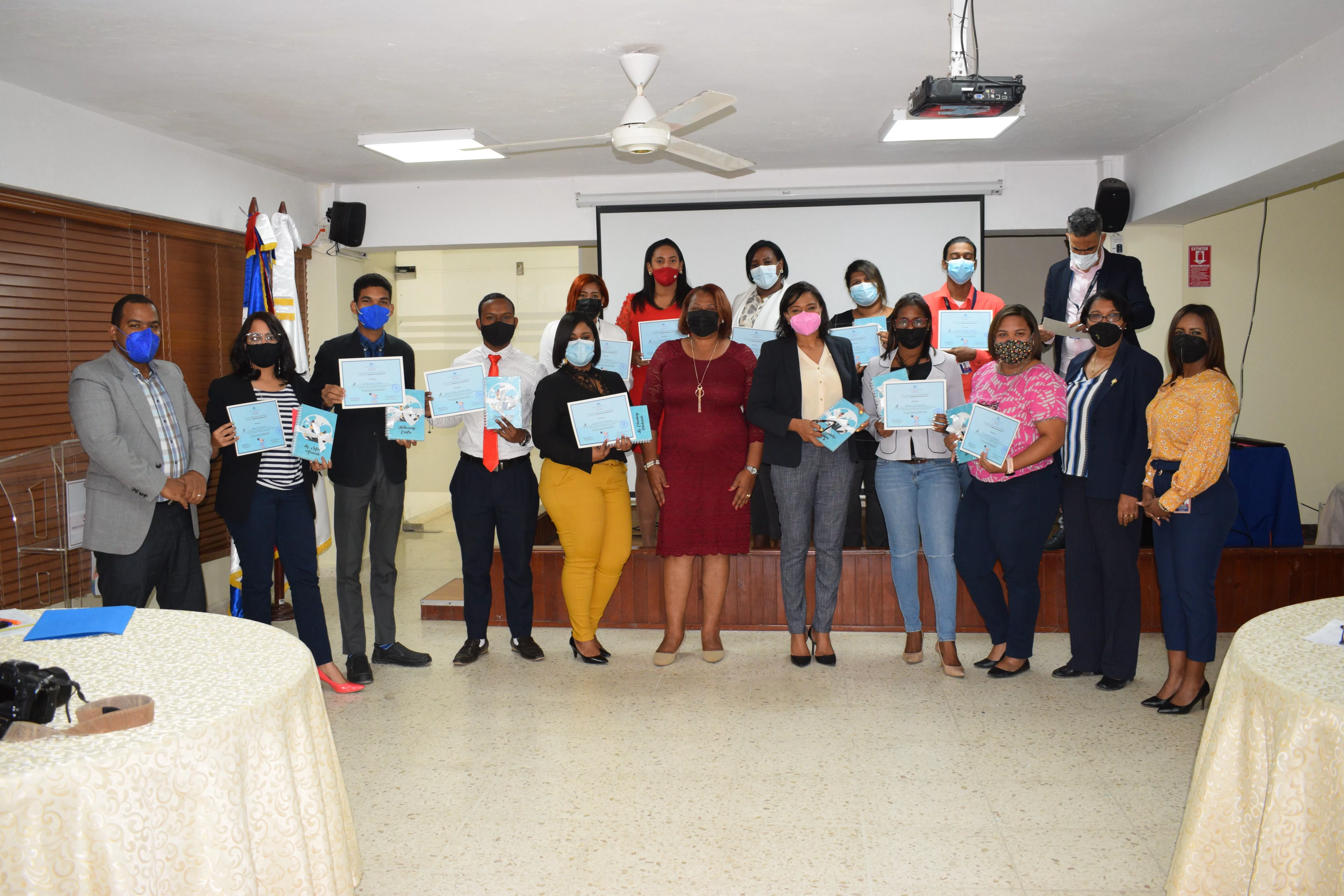 Regional de Educación 10 reconoce aportes de periodistas y técnicos