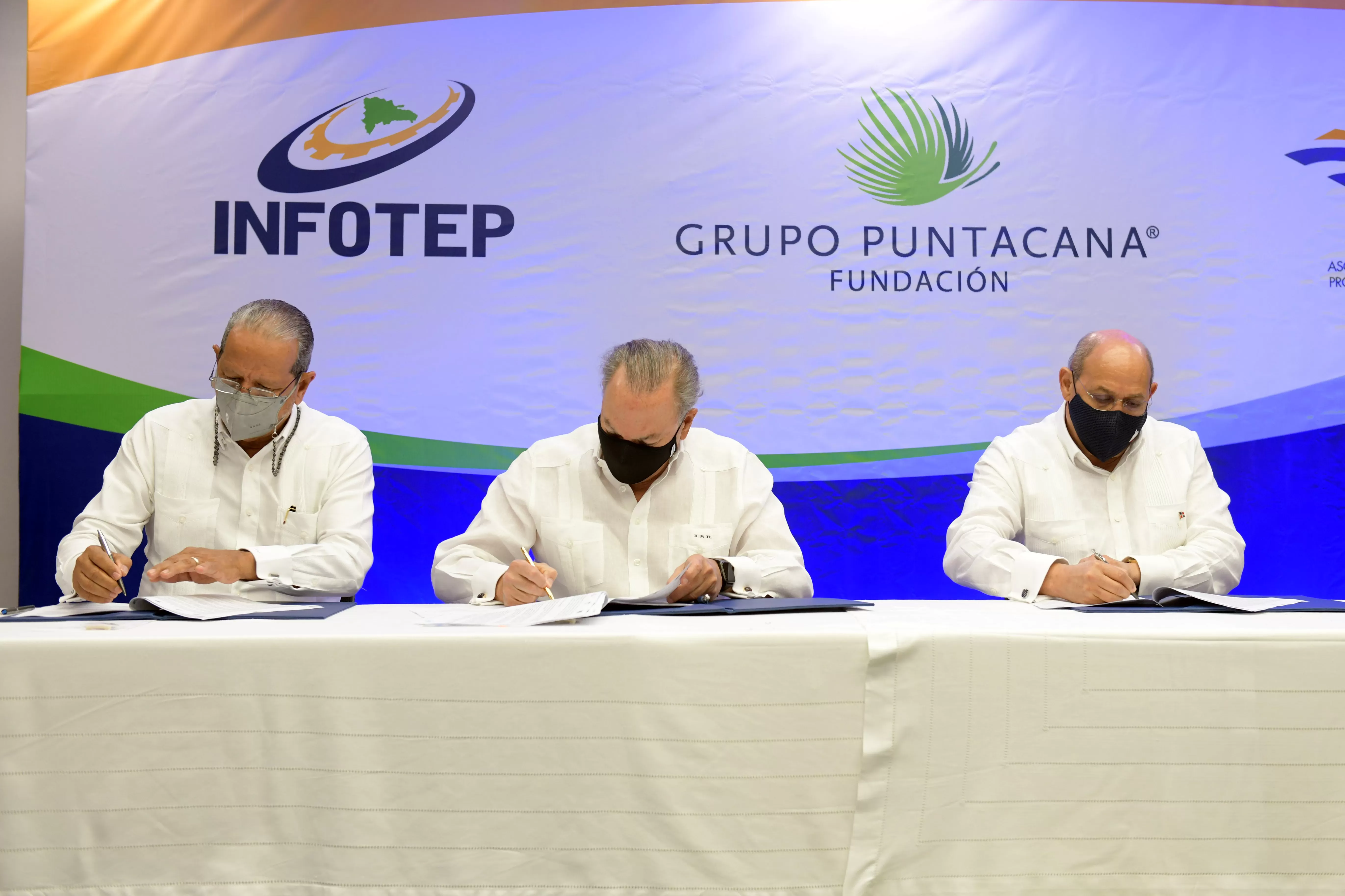 Infotep, Grupo Puntacana, Asoleste y Clúster Turístico formarán capital humano en el Este