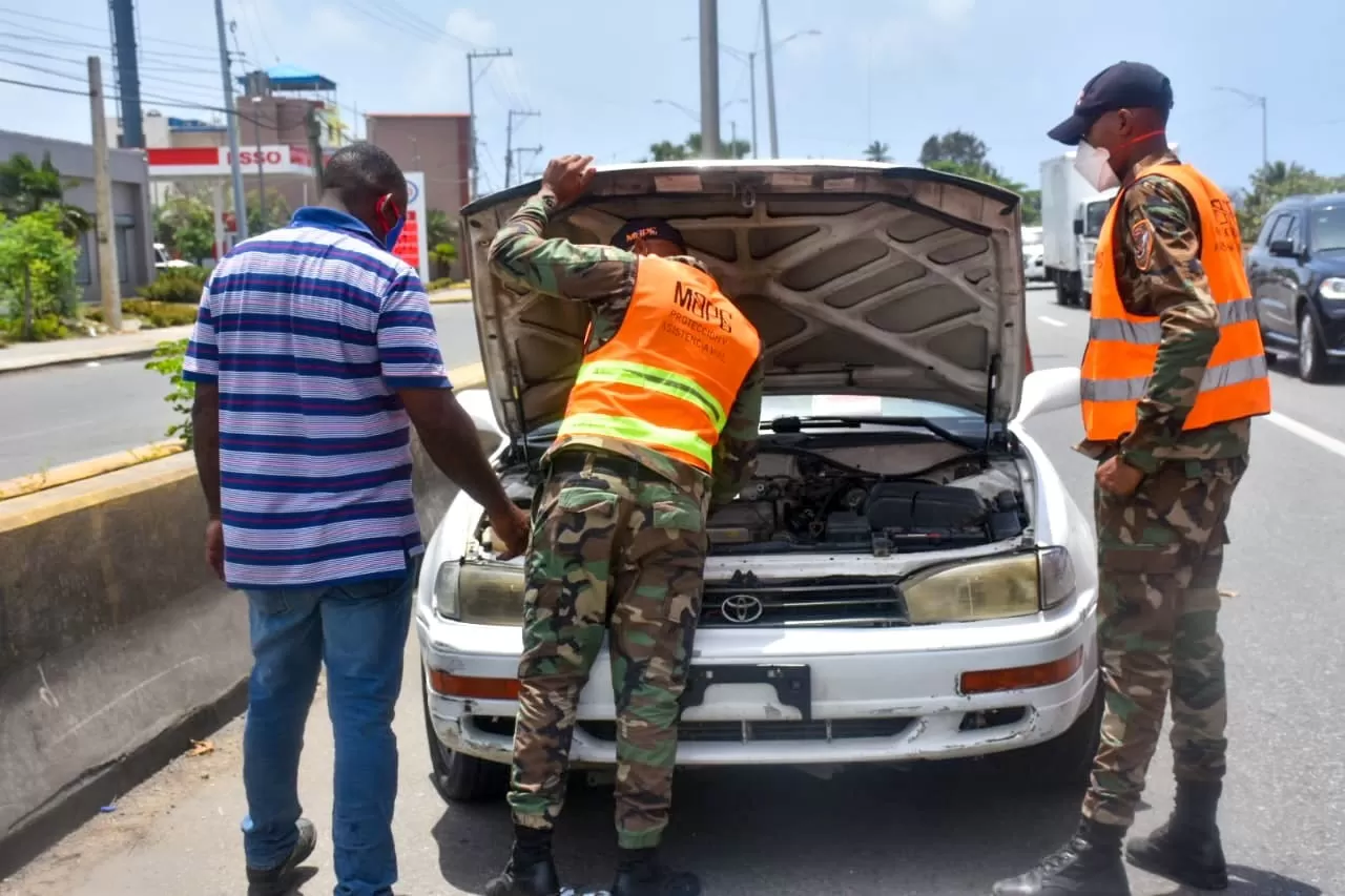 Comisión Militar asistió a 10 mil 164 conductores en carreteras y autopistas