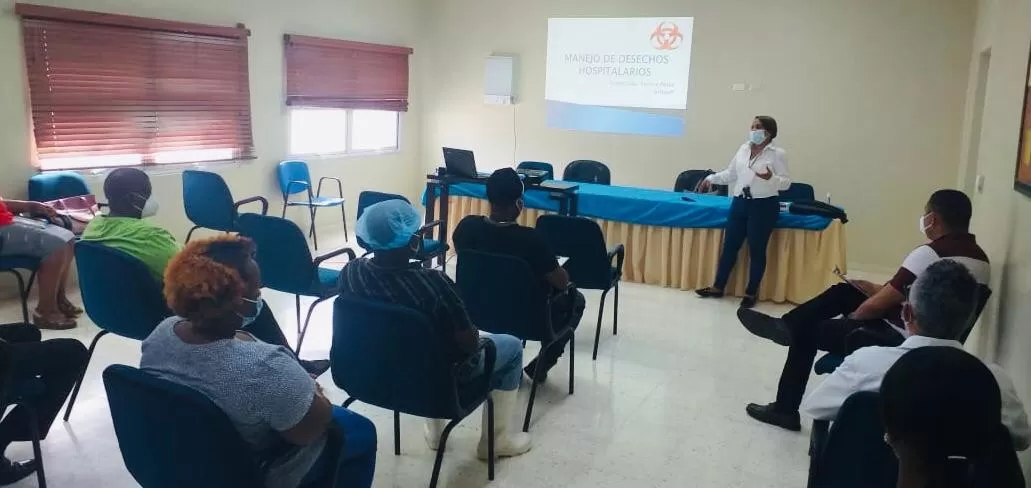 Hospital Rodolfo de la Cruz Lora imparte taller sobre manejo de los desechos hospitalarios