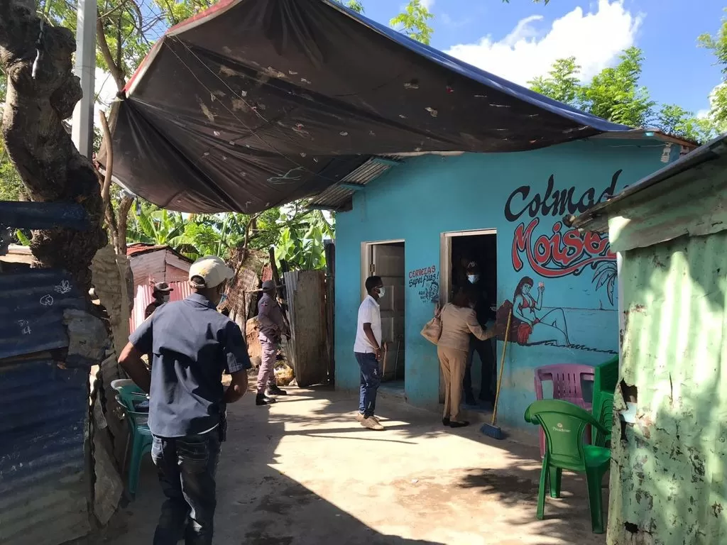 Confiscan bebidas adulteradas en más de 15 allanamientos en San Cristóbal