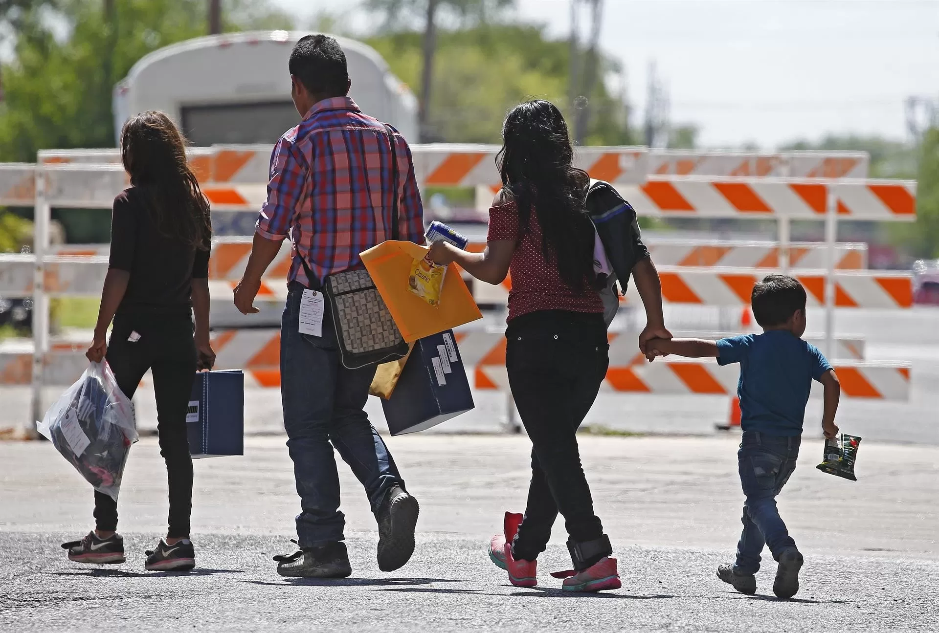 Biden comenzará a reunificar a inmigrantes separados por Trump