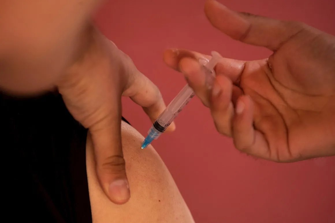 Pese a vacunación, Chile anota la segunda peor cifra de contagios en pandemia
