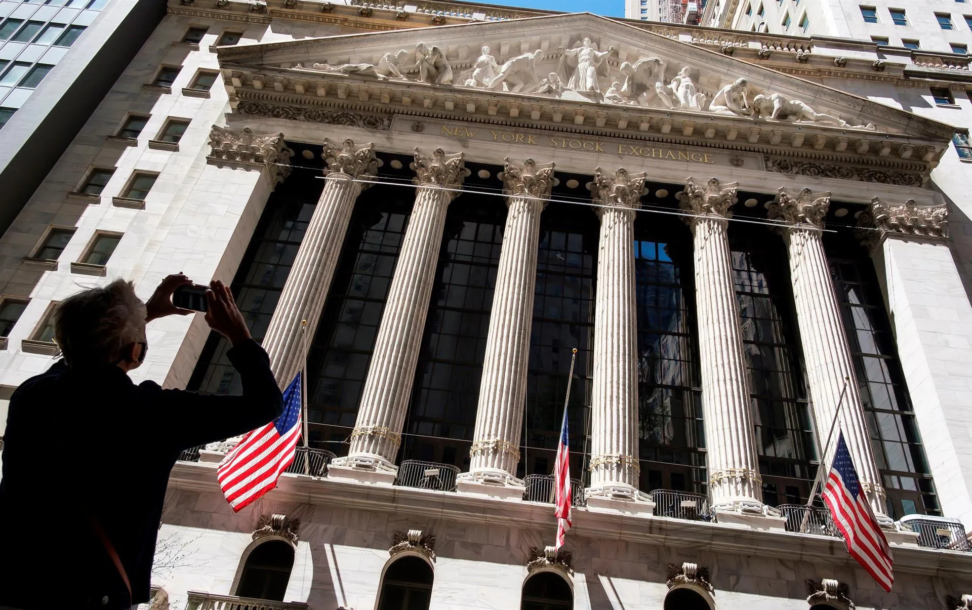 Wall Street acelera caída y Dow Jones baja por miedo a inflación