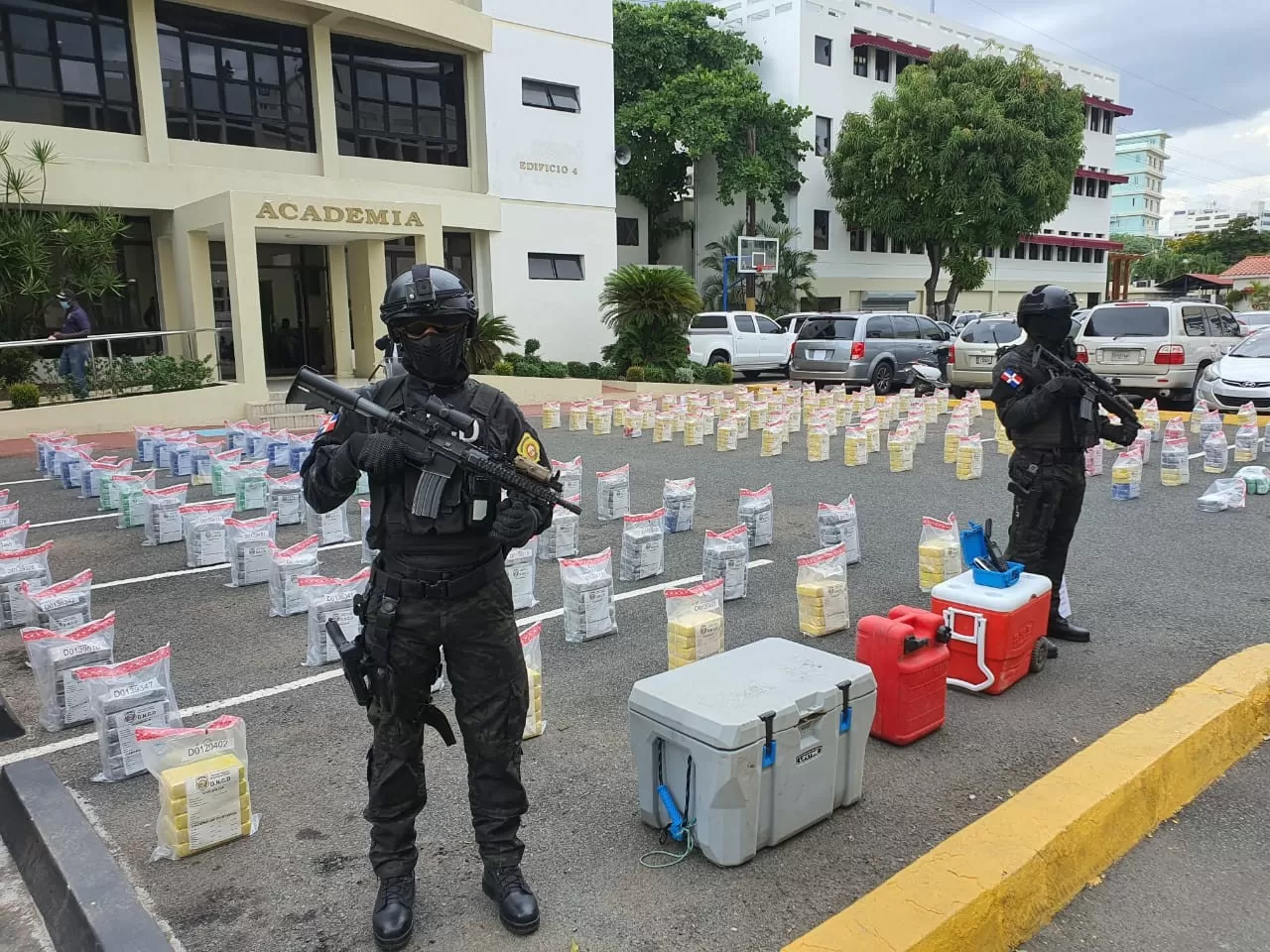 La DNCD confisca 897 paquetes de presumible cocaína en Matanzas, Peravia