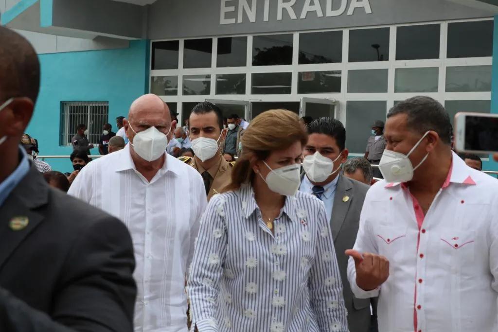 Vicepresidenta entrega hospital y supervisa Plan Vacúnate RD en Las Terrenas