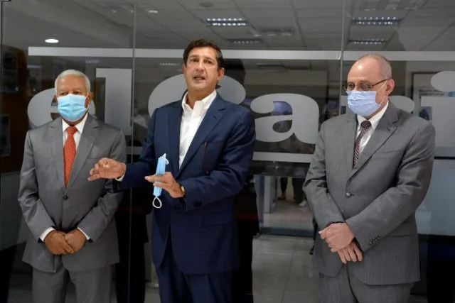 Osvaldo Santana deja la dirección del periódico El Caribe y toma las riendas Nelson Rodríguez