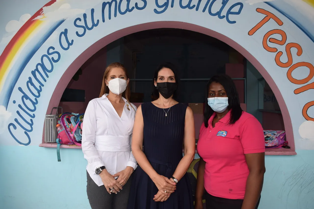 Primera dama visita guardería infantil beneficiaria de Fundación Reservas del País