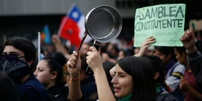 Chile tendrá primera Carta Magna paritaria del mundo, pero ¿será feminista?
