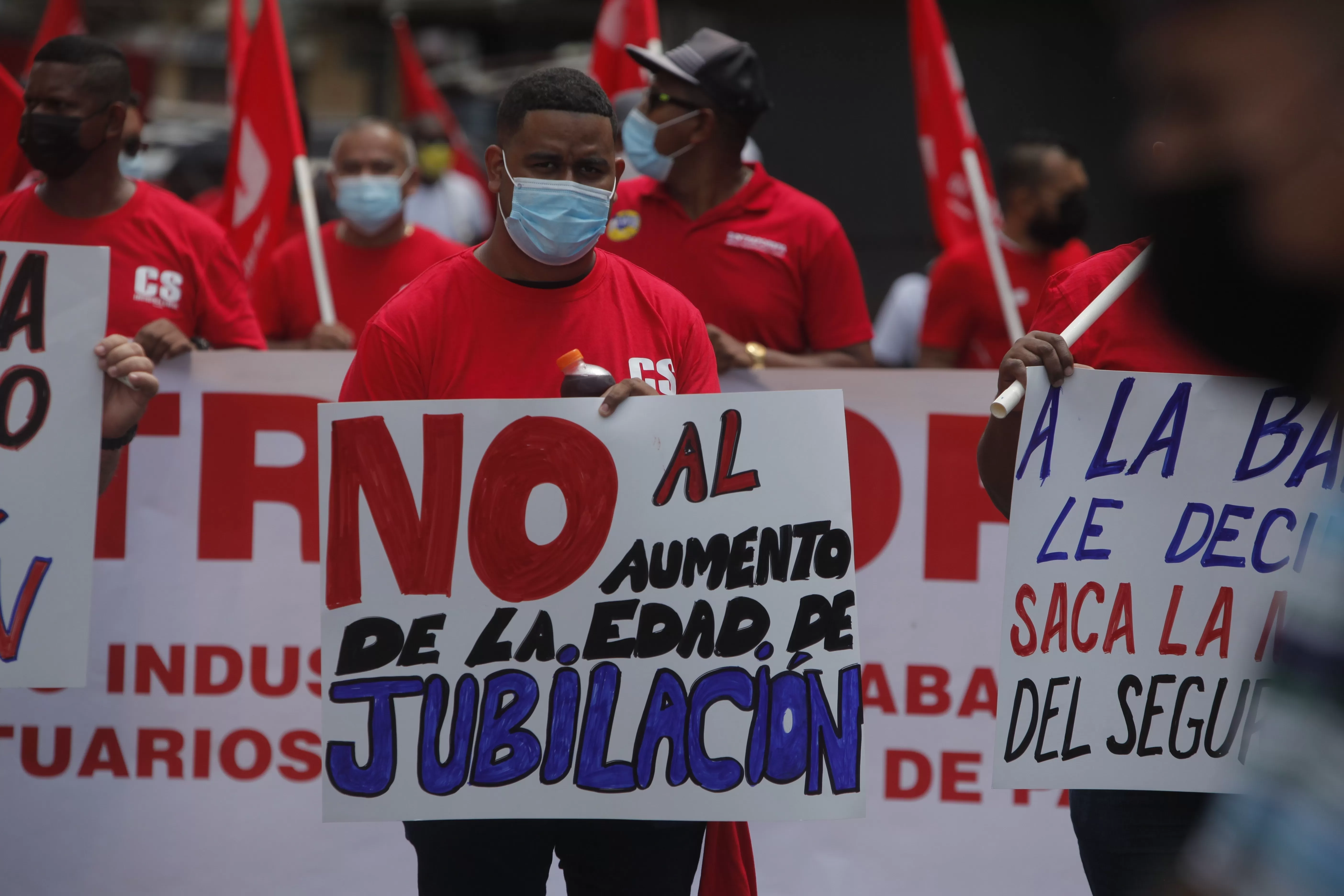 Latinoamérica pide recuperación económica en un Día del Trabajo restringido