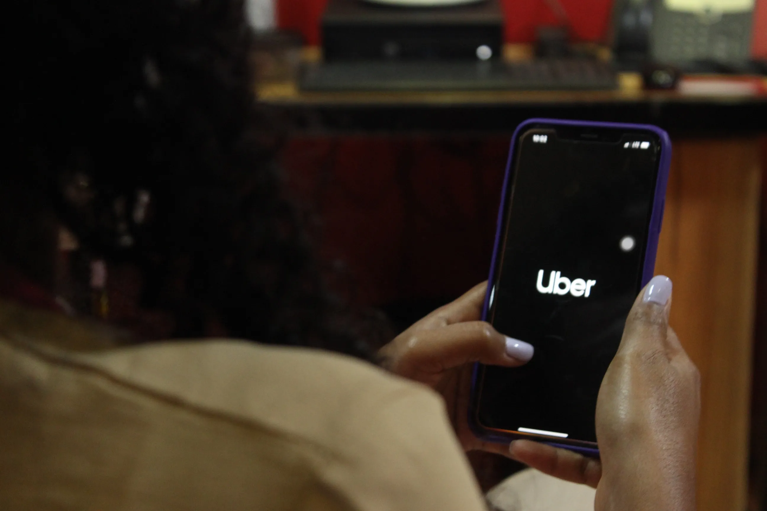 ¿Llaves, celulares o carteras? Descubre cuáles son los artículos más olvidados por los dominicanos en un Uber
