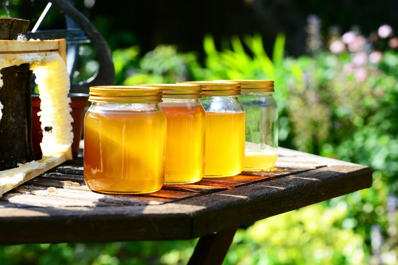 La dificultad de identificar la miel adulterada en el mercado empuja su consumo