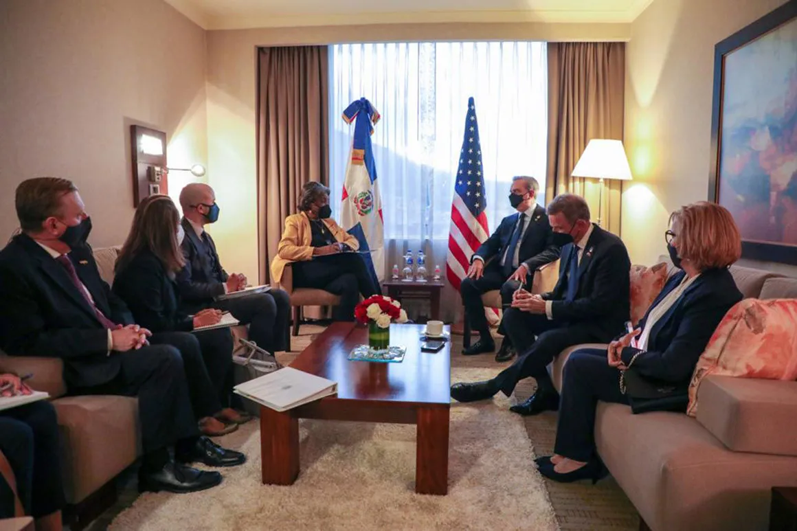 Abinader sostiene encuentro bilateral con delegación de Estados Unidos