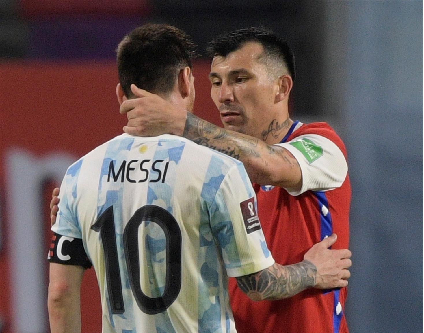 Chile saca valioso empate en Argentina
