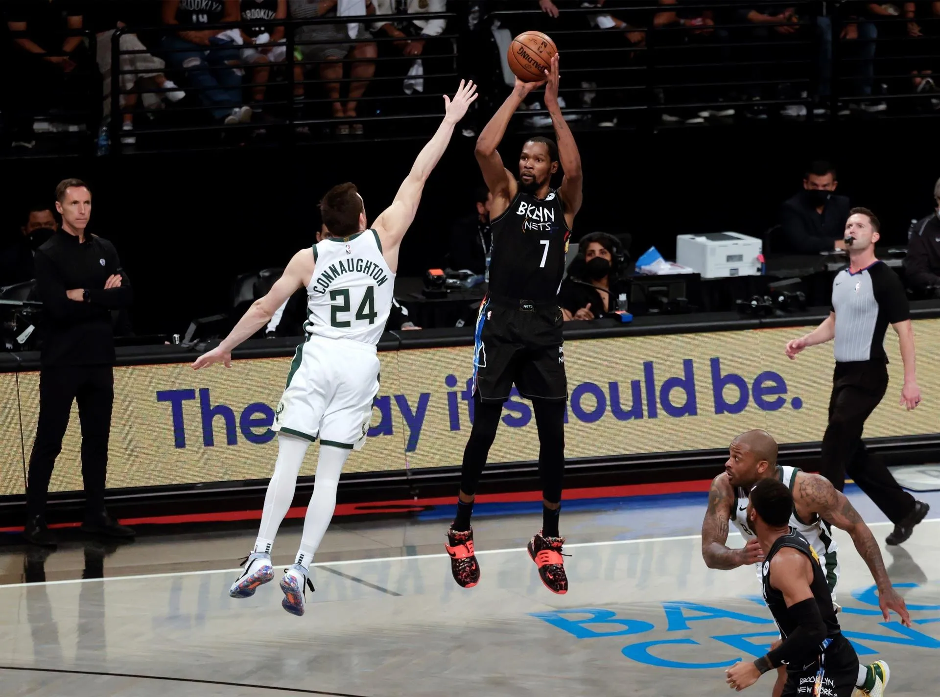 Knicks maravillan, Durant se impone a Irving y Davis reanima a Lakers