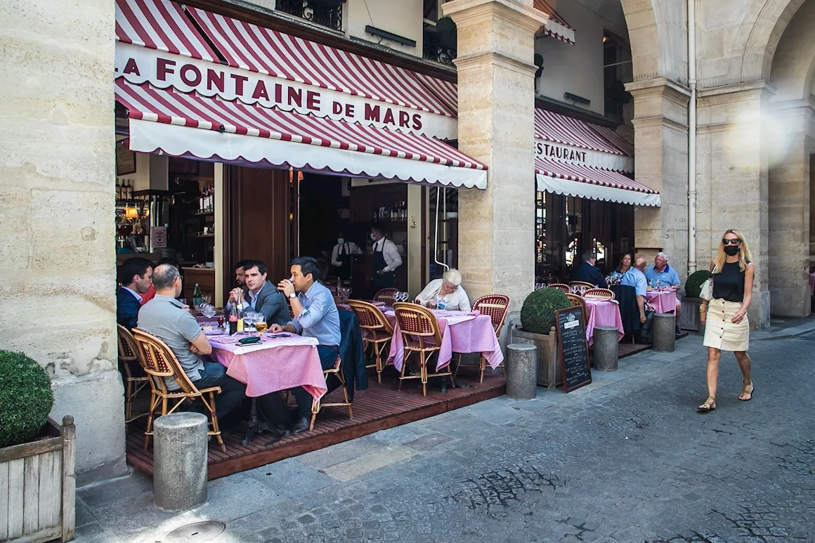Francia se abre al turismo y levanta muchas restricciones en la vida social