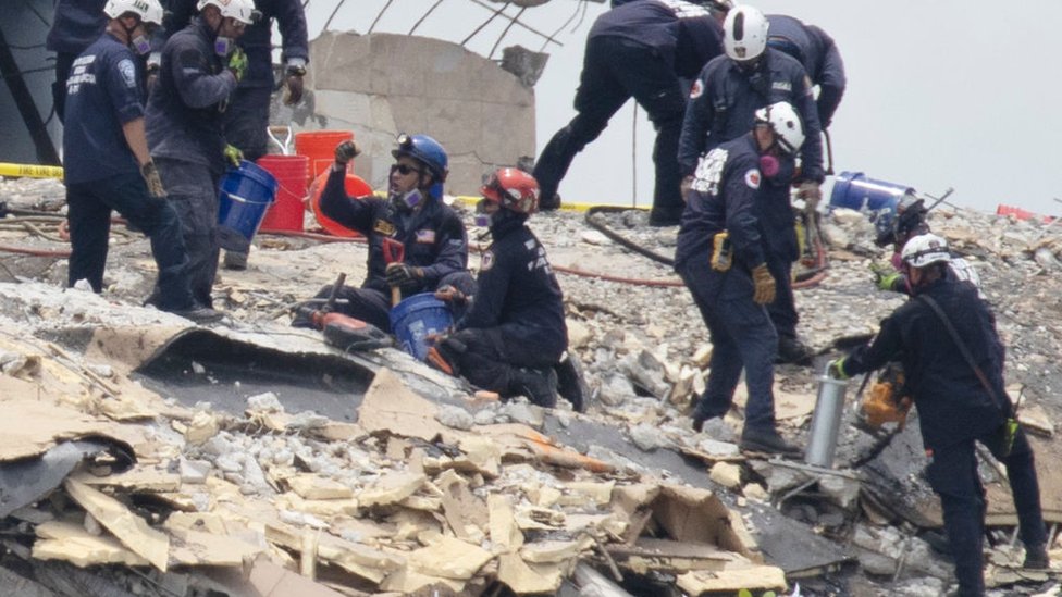 Derrumbe en Miami: por qué el rescate entre los escombros del edificio es tan lento y difícil