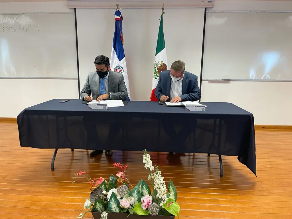 IDAC firma acuerdo de colaboración con Universidad de Querétaron, México