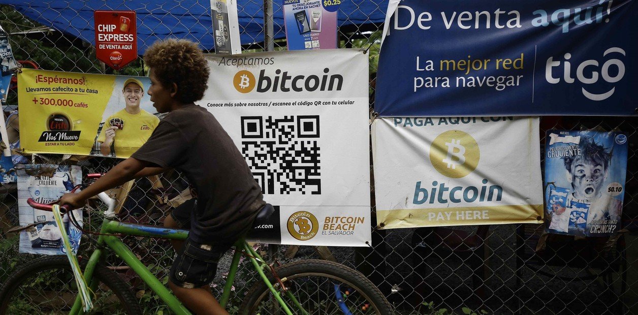 El Salvador aclara las dudas sobre el pago de salarios en bitcoin