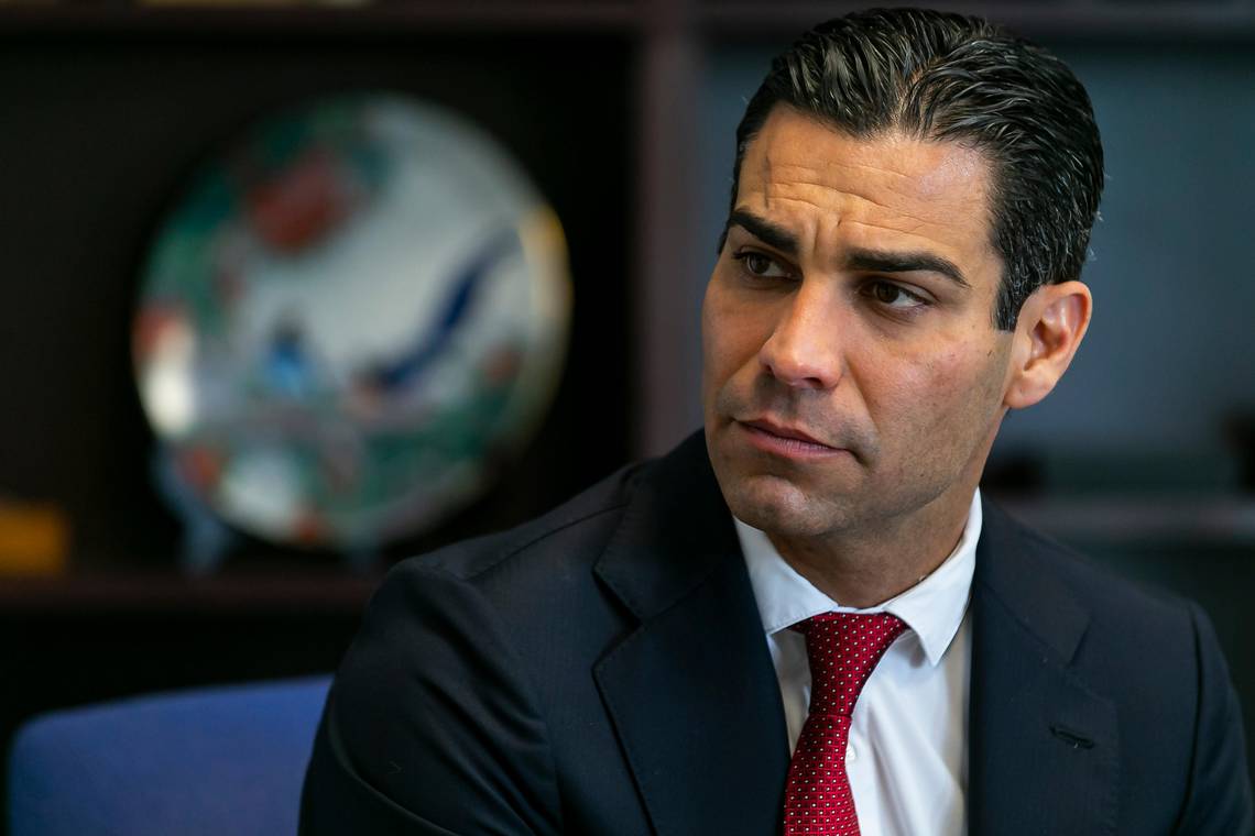 El alcalde de Miami reconoce inversiones en bitcoin y ether