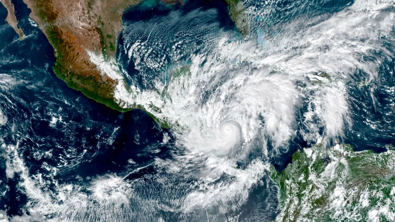 Cinco consejos y un plan de contingencia para las empresas en temporada de huracanes